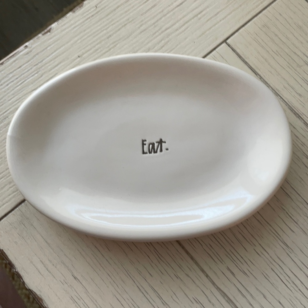 Rae Dunn dessert plate (Eat)